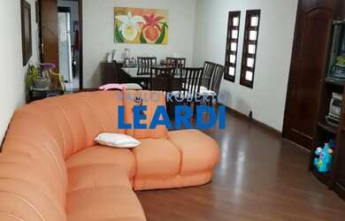 Imagem: A casa possui 2 Dormitórios, 1 Banheiro, 4 Vagas na garagem