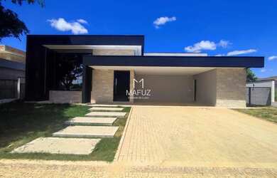 Imagem: A casa possui 4 Dormitórios, 5 Banheiros, 4 Vagas na garagem