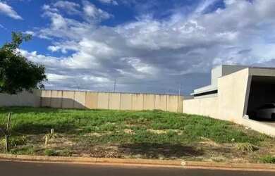 Imagem: O terreno possui 304m² de Área e está localizado em Real