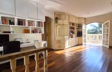 Imagem: A casa em condomínio possui 4 Dormitórios, 5 Banheiros, 3