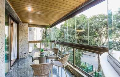 Imagem: O apartamento possui 4 Dormitórios, 5 Banheiros, 4 Vagas na