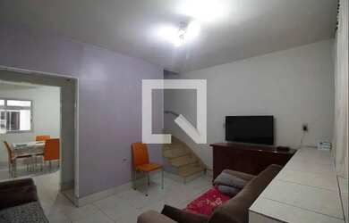 Imagem: A casa possui 4 Dormitórios, 2 Banheiros, 1 Vaga na garagem