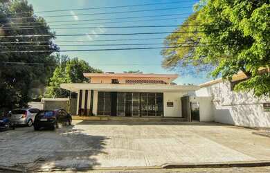 Imagem: A casa possui 5 Dormitórios, 4 Banheiros, 5 Vagas na garagem