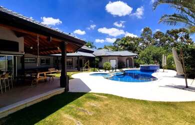 Imagem: A casa em condomínio possui 4 Dormitórios, 5 Banheiros, 4