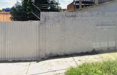 Imagem: A casa possui 1 Dormitório, 1 Banheiro, 50m² de Área e está