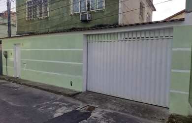 Imagem: A casa possui 2 Dormitórios, 2 Banheiros, 3 Vagas na garagem