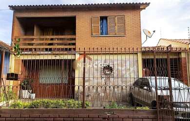 Imagem: A casa possui 5 Dormitórios, 3 Banheiros, 2 Vagas na garagem