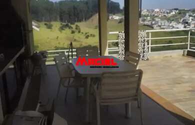 Imagem: A casa em condomínio possui 4 Dormitórios, 5 Banheiros, 4