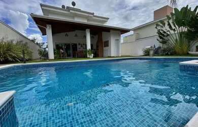 Imagem: A casa em condomínio possui 3 Dormitórios, 4 Banheiros, 4