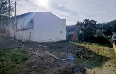 Imagem: O terreno possui 330m² de Área e está localizado em Cruzeiro