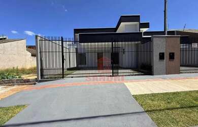 Imagem: A casa possui 3 Dormitórios, 2 Banheiros, 2 Vagas na garagem