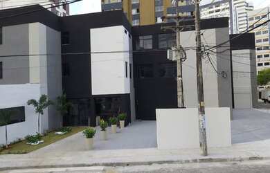 Imagem: O depósito possui 5 Vagas na garagem e 2214m² de Área e está