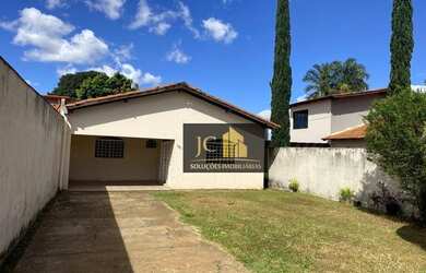 Imagem: A casa em condomínio possui 3 Dormitórios, 1 Banheiro, 3 Vagas