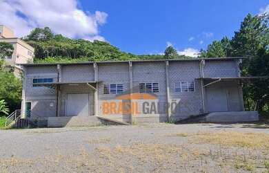 Imagem: O depósito possui 5 Vagas na garagem e 1500m² de Área e está