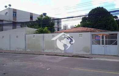 Imagem: A casa possui 3 Dormitórios, 1 Banheiro, 3 Vagas na garagem