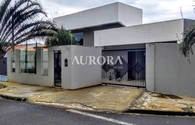 Imagem: A casa possui 3 Dormitórios, 3 Banheiros, 5 Vagas na garagem