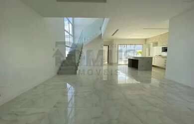 Imagem: A casa em condomínio possui 4 Dormitórios, 5 Banheiros, 4