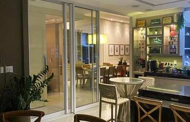 Imagem: A casa possui 3 Dormitórios, 5 Banheiros, 4 Vagas na garagem