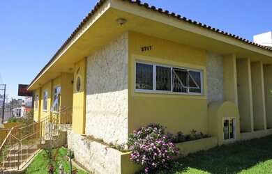 Imagem: A casa em condomínio possui 4 Dormitórios, 3 Banheiros, 4