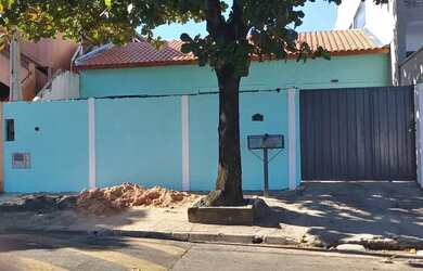 Imagem: A casa possui 2 Dormitórios, 1 Banheiro, 5 Vagas na garagem