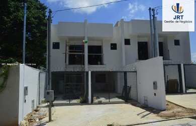 Imagem: A casa possui 3 Dormitórios, 2 Banheiros, 2 Vagas na garagem