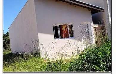 Imagem: A casa possui 2 Dormitórios, 1 Banheiro, 1 Vaga na garagem