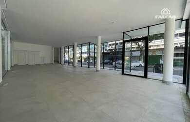 Imagem: O depósito possui 5 Vagas na garagem e 400m² de Área e está