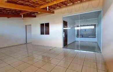 Imagem: A casa possui 2 Dormitórios, 1 Banheiro, 1 Vaga na garagem