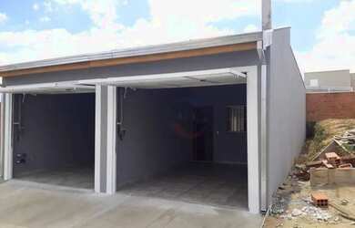 Imagem: A casa possui 2 Dormitórios, 1 Banheiro, 1 Vaga na garagem