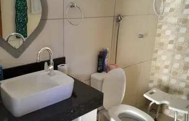 Imagem: A casa possui 3 Dormitórios, 2 Banheiros, 4 Vagas na garagem