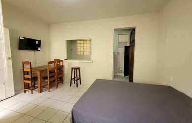 Imagem: A kitnet possui 1 Dormitório, 1 Banheiro, 1 Vaga na garagem