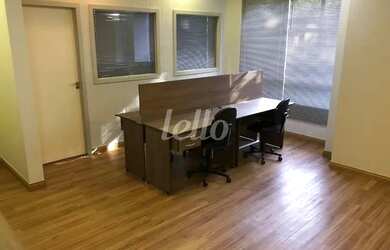 Imagem: O depósito possui 1 Vaga na garagem, 75m² de Área e está