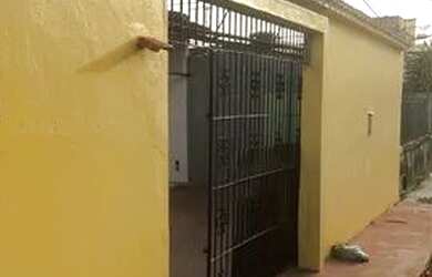 Imagem: A casa possui 3 Dormitórios, 4 Banheiros, 1 Vaga na garagem