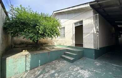 Imagem: A casa para alugar possui 2 Dormitórios, 1 Banheiro e 2 Vagas