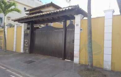 Imagem: A casa possui 2 Dormitórios, 2 Banheiros, 1 Vaga na garagem