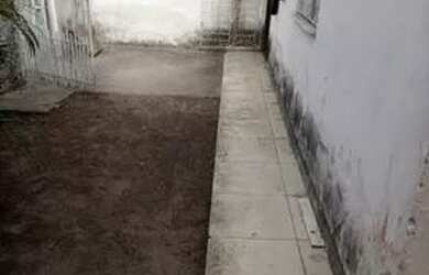 Imagem: A casa possui 2 Dormitórios, 1 Banheiro e está localizado