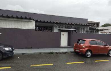 Imagem 1: Casa no kissia-D Pedro. 456m² de Área, 2 Vagas na garageme4 Dormitórios