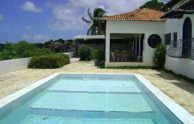 Imagem: A casa possui 4 Dormitórios, 3 Banheiros, 5 Vagas na garagem