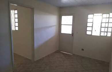 Imagem: A casa possui 2 Dormitórios, 1 Banheiro, 80m² de Área e