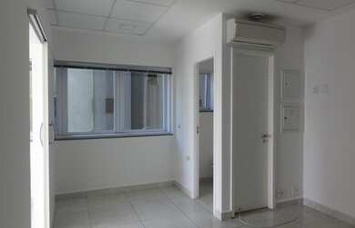 Imagem: O depósito possui 1 Vaga na garagem, 42m² de Área e está