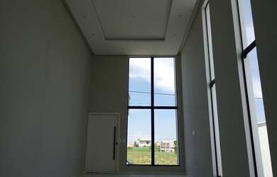 Imagem: A casa em condomínio possui 4 Dormitórios, 4 Banheiros, 2