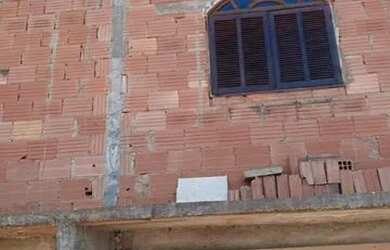 Imagem: A casa possui 2 Dormitórios, 1 Banheiro, 1 Vaga na garagem