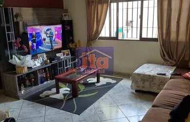 Imagem: A casa possui 4 Dormitórios, 2 Banheiros, 3 Vagas na garagem