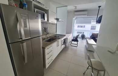 Imagem: O apartamento possui 1 Dormitório, 1 Banheiro, 1 Vaga na garagem