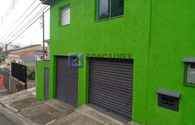 Imagem: A casa possui 2 Dormitórios, 1 Banheiro, 2 Vagas na garagem