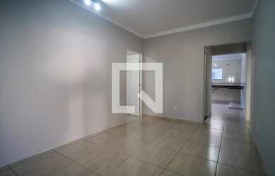 Imagem: A casa possui 3 Dormitórios, 3 Banheiros, 4 Vagas na garagem