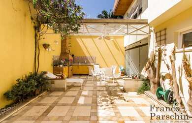 Imagem: A casa em condomínio possui 4 Dormitórios, 4 Banheiros, 4