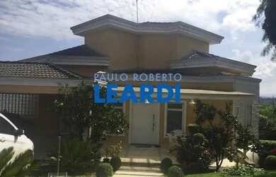 Imagem: A casa em condomínio possui 4 Dormitórios, 5 Banheiros, 3