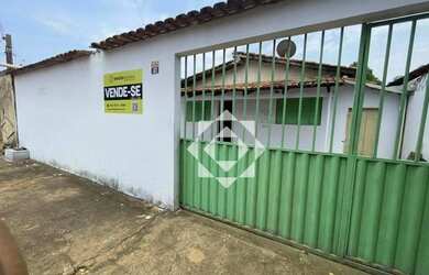 Imagem: A casa possui 3 Dormitórios, 2 Banheiros, 107m² de Área e