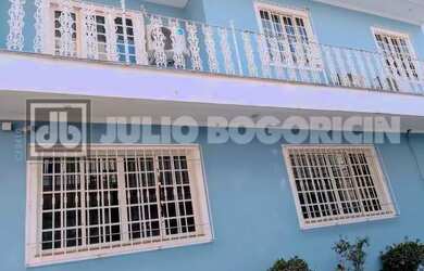 Imagem: A casa em condomínio possui 4 Dormitórios, 4 Banheiros, 1